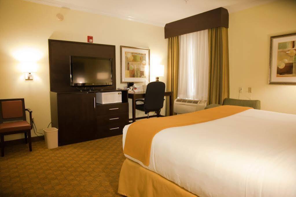 Holiday Inn Express Hotel & Suites Houston North Intercontinental By Ihg Екстер'єр фото