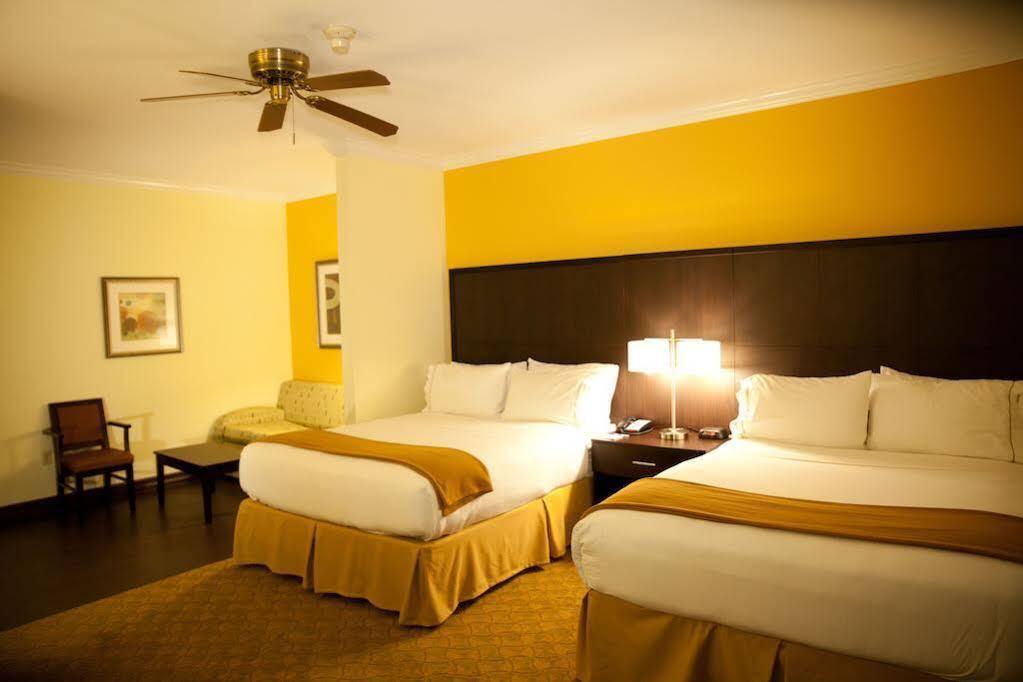 Holiday Inn Express Hotel & Suites Houston North Intercontinental By Ihg Екстер'єр фото