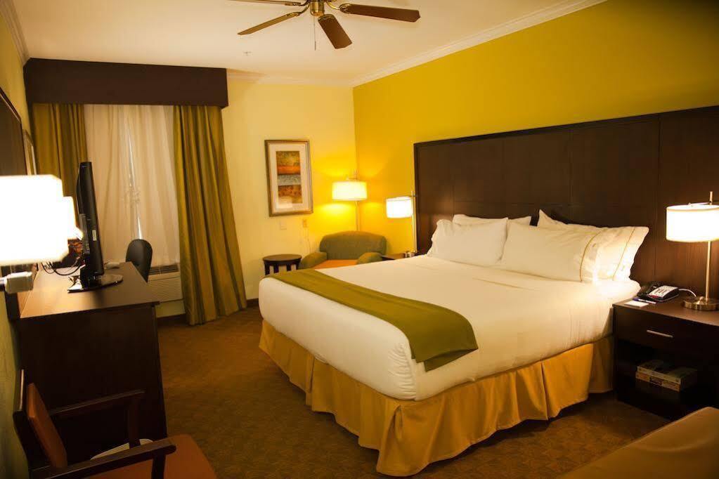 Holiday Inn Express Hotel & Suites Houston North Intercontinental By Ihg Екстер'єр фото